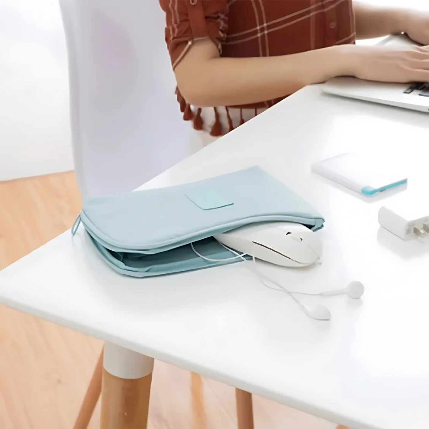 Estuche Organizador de Cables y Accesorios